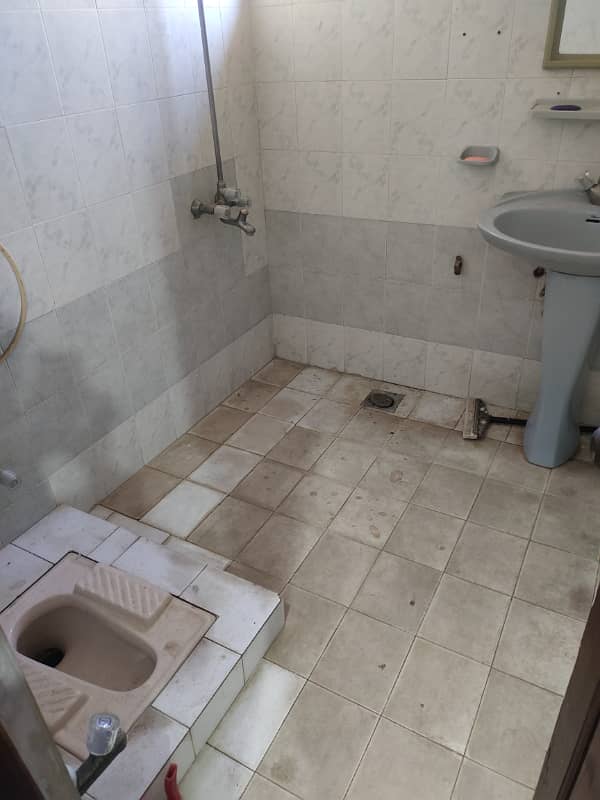 Beautiful marble flooring 7 marla full house available for rent in g-11 Islamabad at big street, 4 bedrooms with bathrooms, 2 drawing, 2 dining, 2 TVL, 2 car porch, separate water and reasonable price, near to park, near to markaz. 5