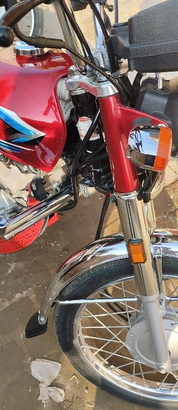 Honda CG 125 New bike 2200 kilo metar Chali hai 1