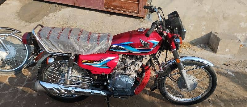 Honda CG 125 New bike 2200 kilo metar Chali hai 2