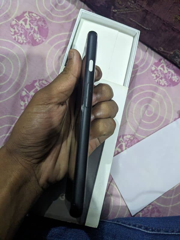 Google Pixel 4 10/9.5 pta with box 3