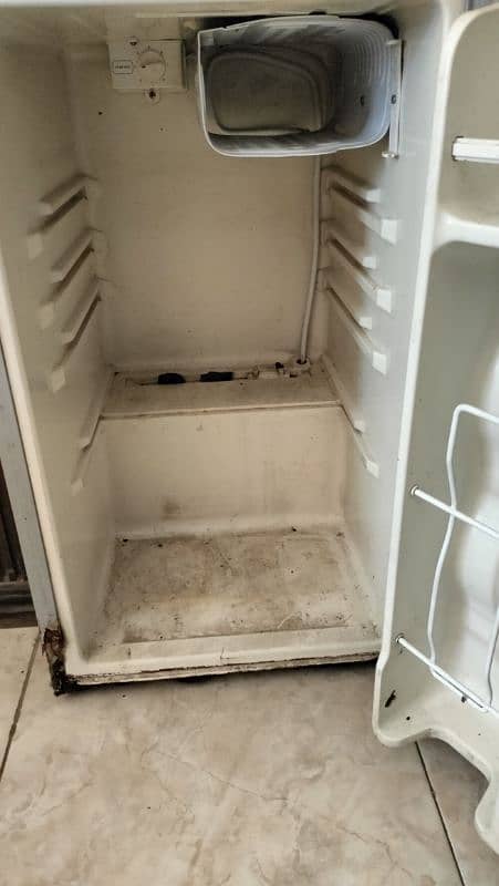 selling my refrigerator ok 1