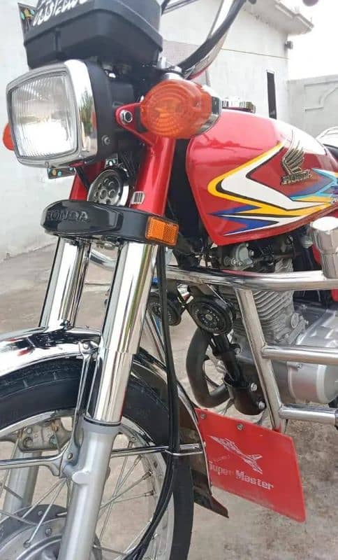 Honda CG 125 2019 model bike for urgent sale my WhatsApp 0313,4935016 1