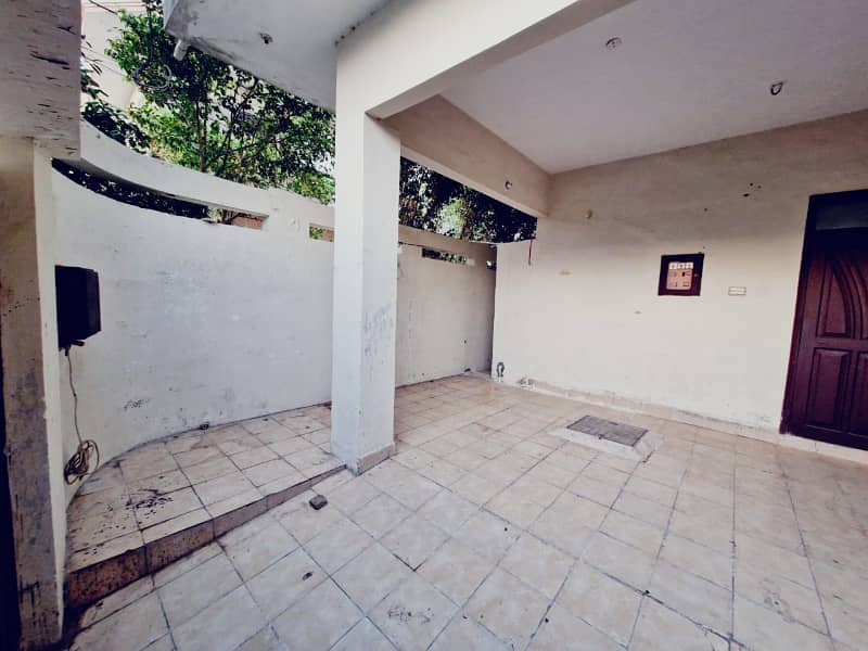 Outclass Portion 400 Sq Yards Ground Floor 3 Beds DD In VIP Block 16 Gulistan e Jauhar 5