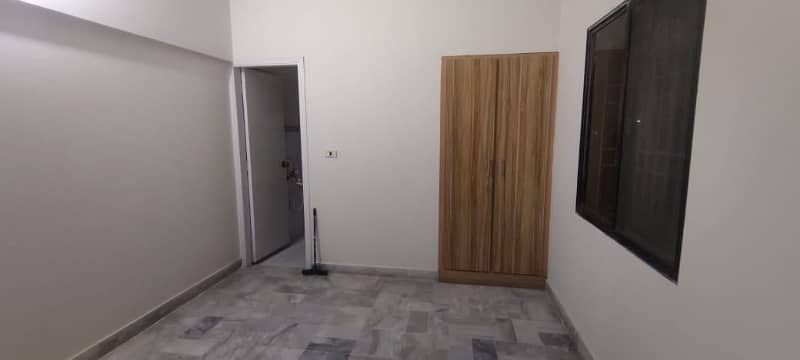 Flat 3 Beds DD 2nd Floor West Open in Erum Heights Block 13 Gulistan e Jauhar 2