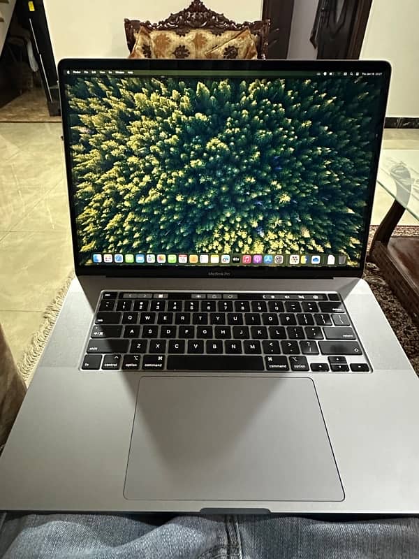 Mac book pro 16-inch 1