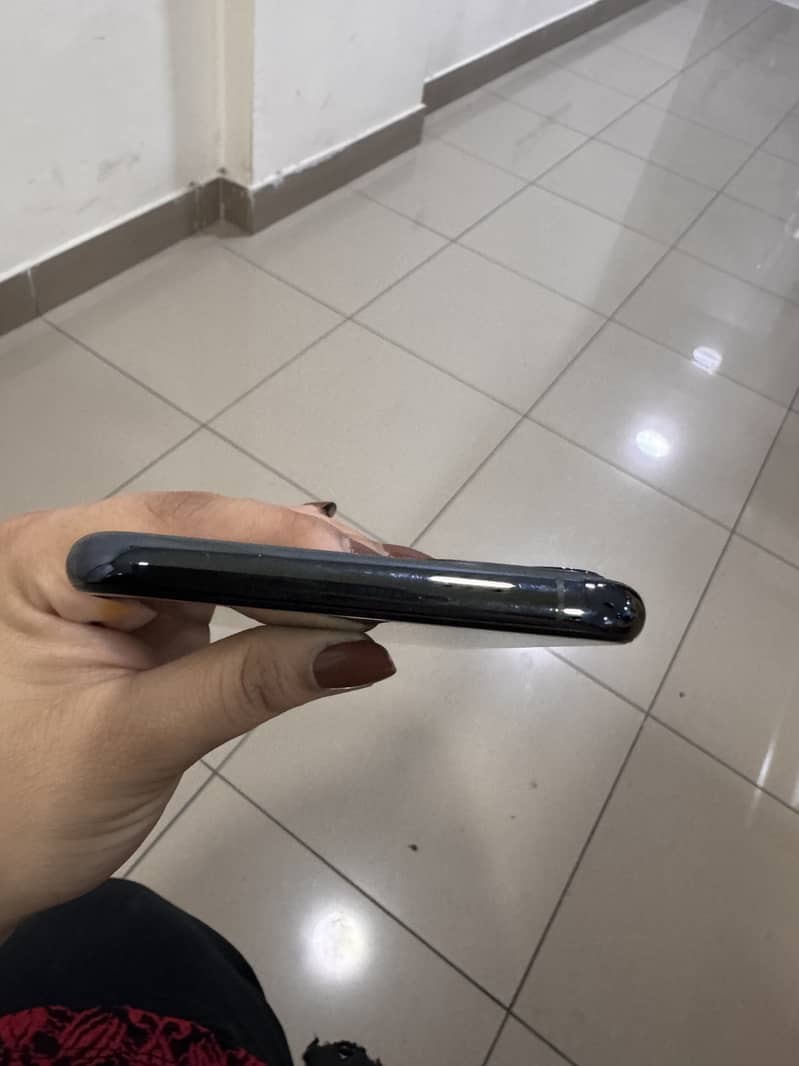 Apple iPhone 11 Pro Max 2