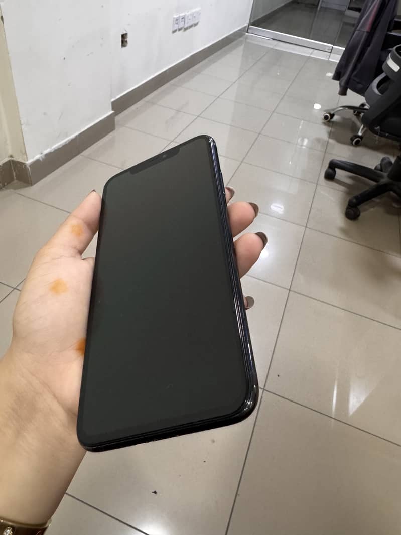 Apple iPhone 11 Pro Max 10