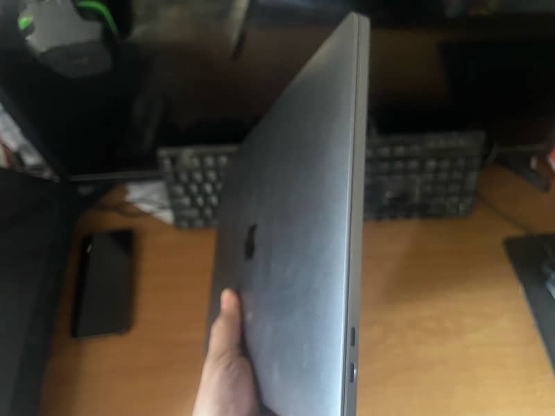 Apple MacBook Pro  M2 2022 13-inch 4