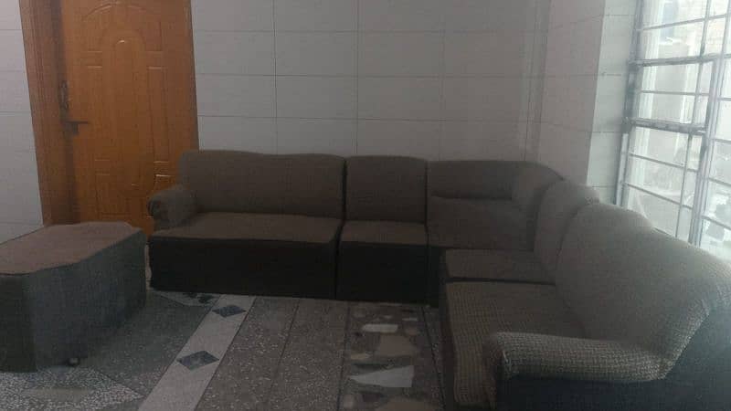 9 seater sofa l shaped 4 month used 10 by 10 conditon . . . . . 0