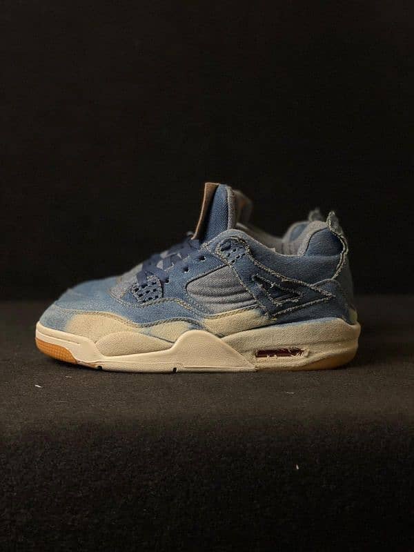 Air Jordan 4 Retro Levi's 1