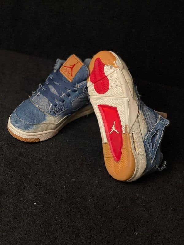 Air Jordan 4 Retro Levi's 3