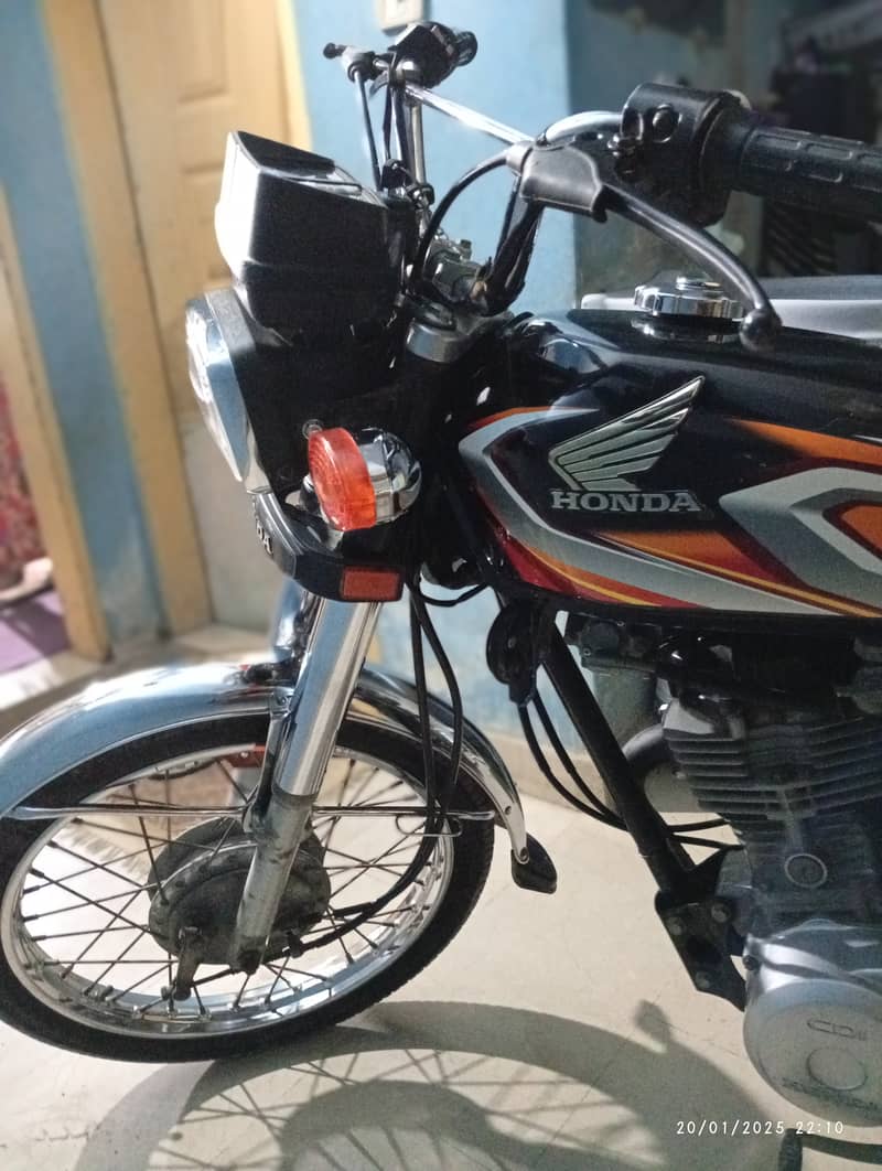 Honda 125 model 2022 black colour 1