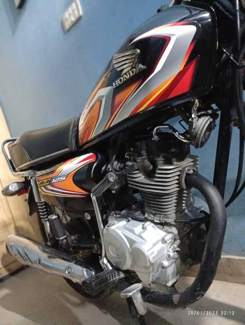 Honda 125 model 2022 black colour 2