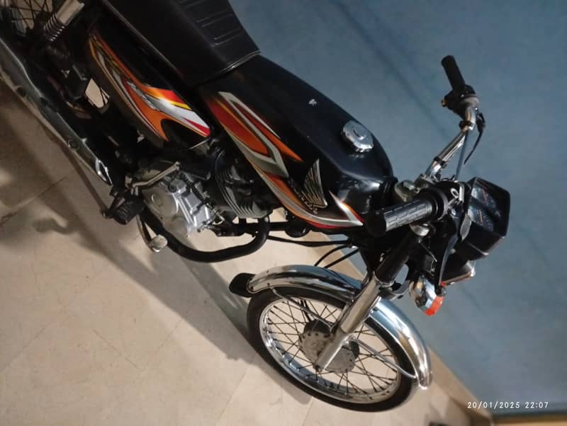 Honda 125 model 2022 black colour 3