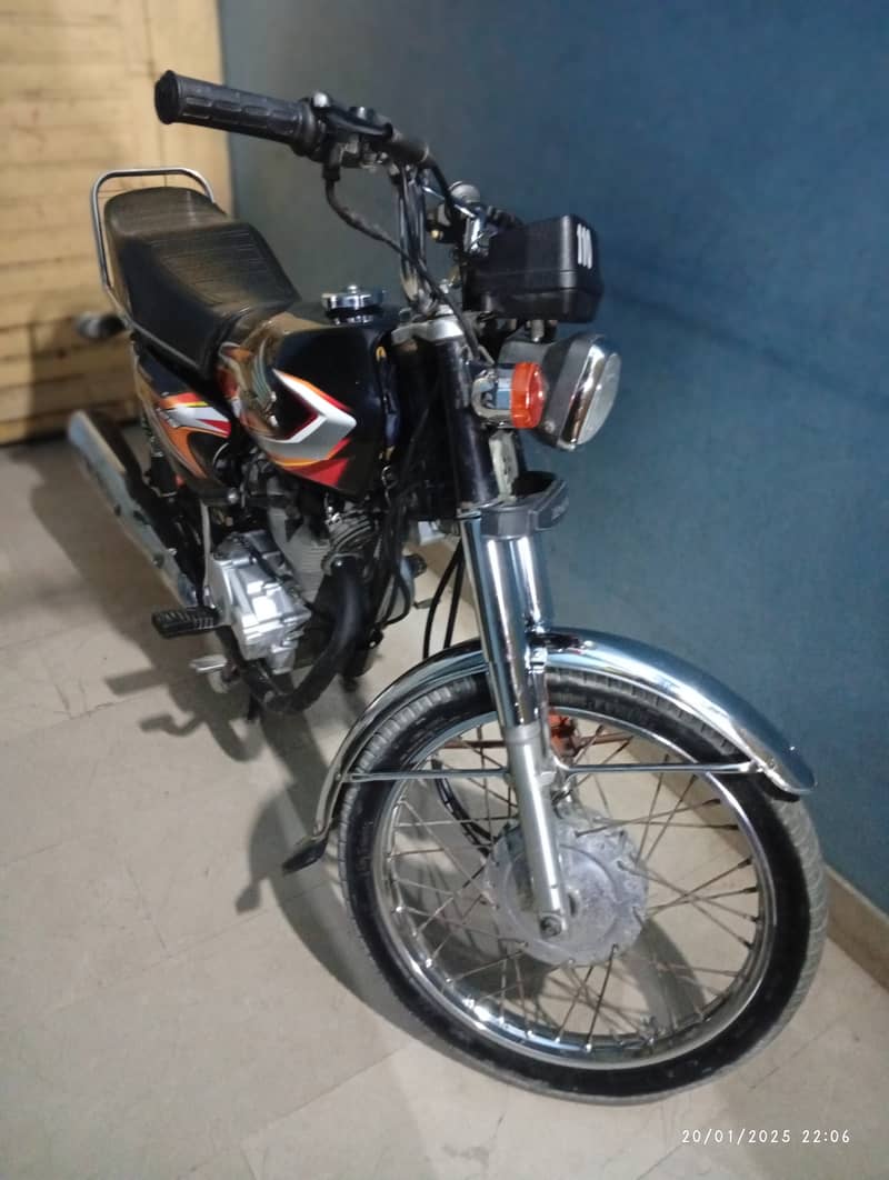 Honda 125 model 2022 black colour 5