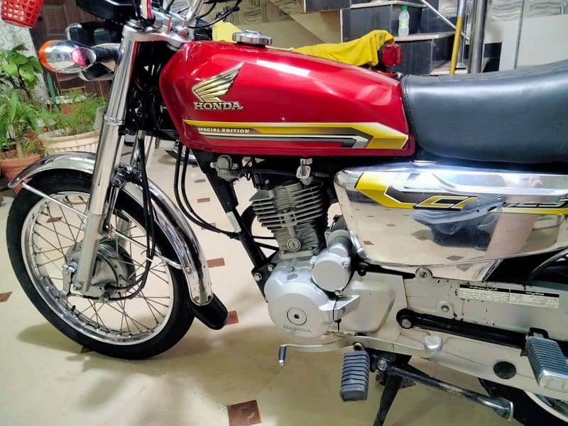 Honda CG 125 Spacial Edition 4