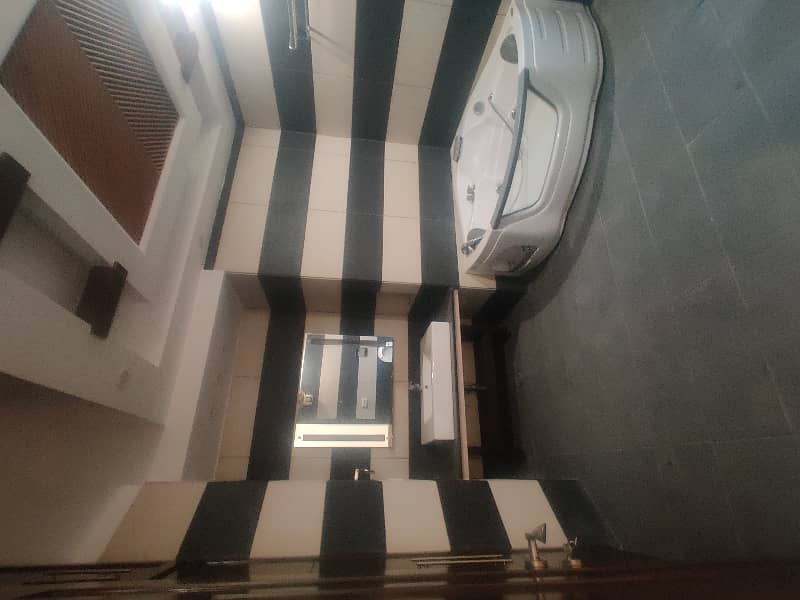 1 kanal beautiful house for rent 10