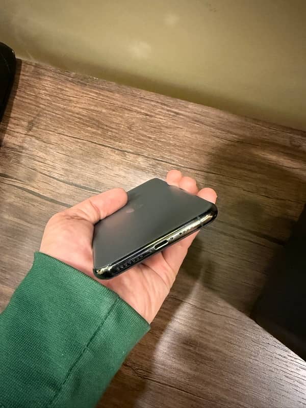 iPhone 11 Pro Max 64gb PTA Approved 2