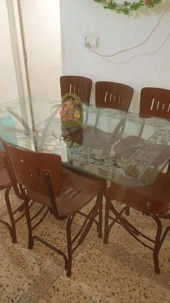 good condition daining table with 6 chairs 1