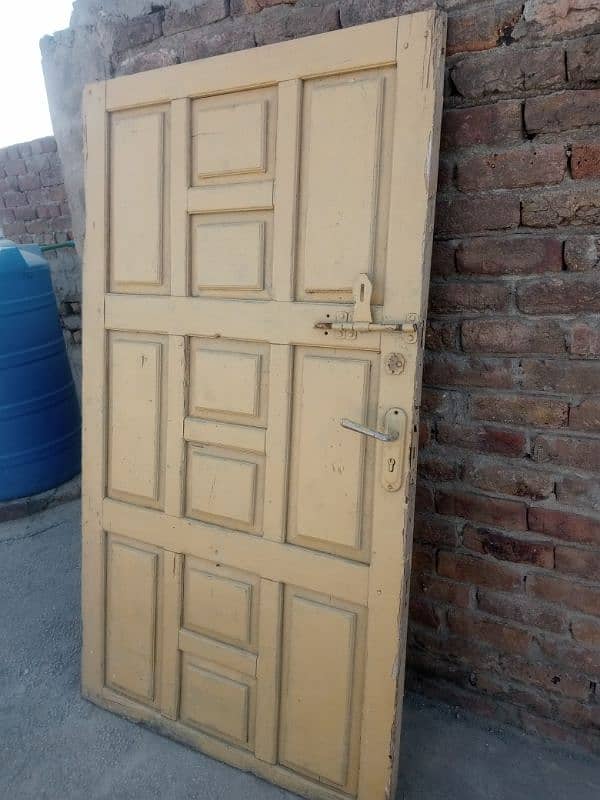 DOOR SOLAD WOODEN HIGHT 5 FEET 11 INCH WEDTH 3 FEET 5 INCH 1