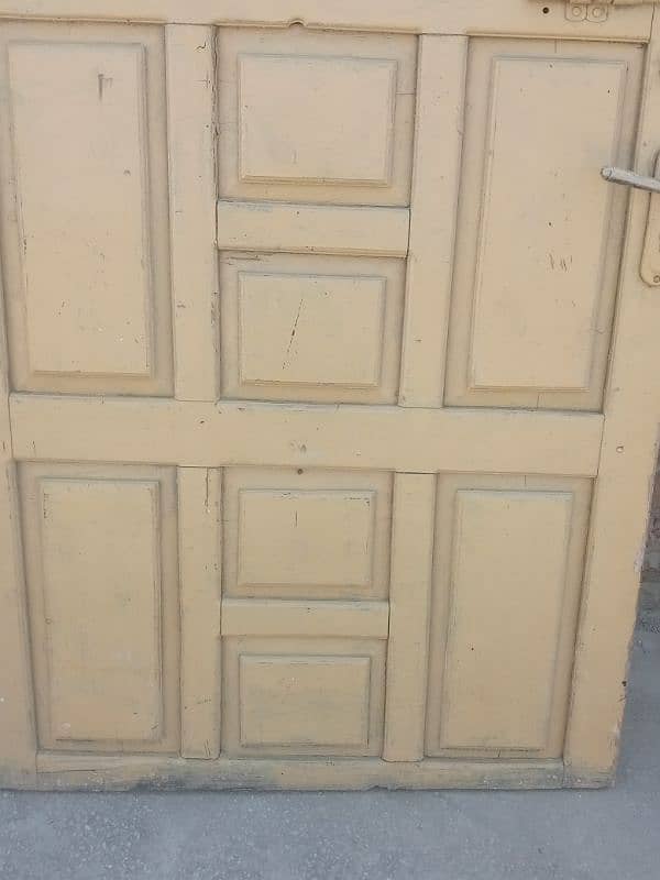 DOOR SOLAD WOODEN HIGHT 5 FEET 11 INCH WEDTH 3 FEET 5 INCH 4