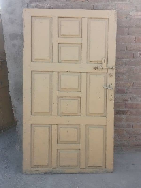 DOOR SOLAD WOODEN HIGHT 5 FEET 11 INCH WEDTH 3 FEET 5 INCH 6