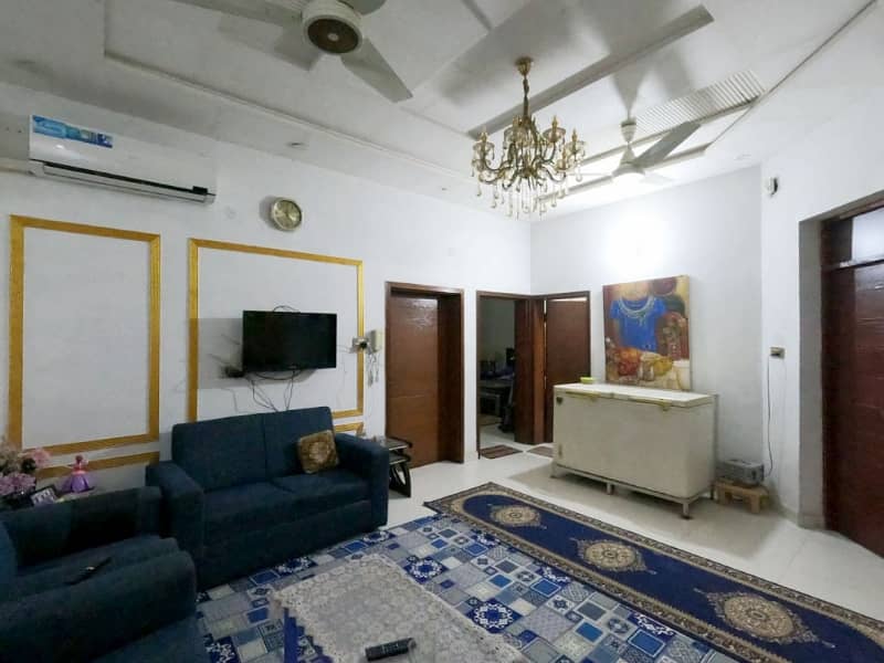 8 Marla Spacious House Available In P & D Housing Society - Block B1 For sale 33