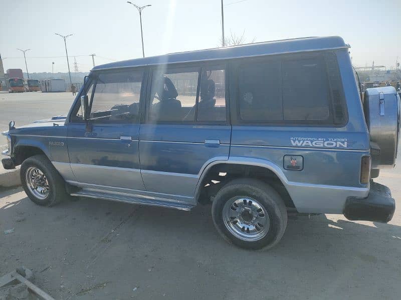 Mitsubishi Pajero 1989 4