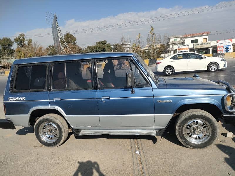 Mitsubishi Pajero 1989 6