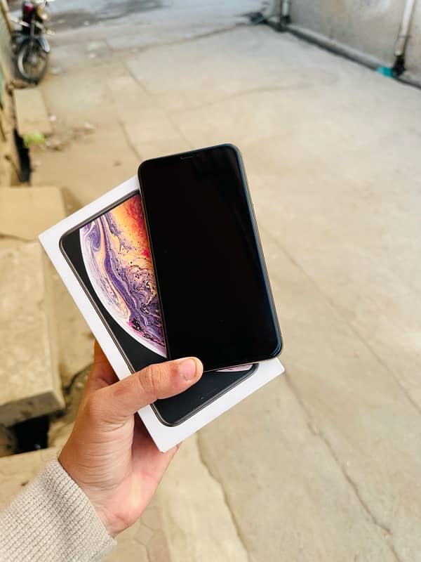 iphone xsmax 256gb pta dual sim approved with box 3