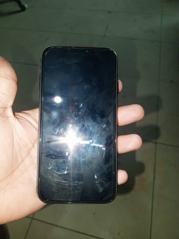 iphone 11 non PTA 128 GB 109.5 only back change 5