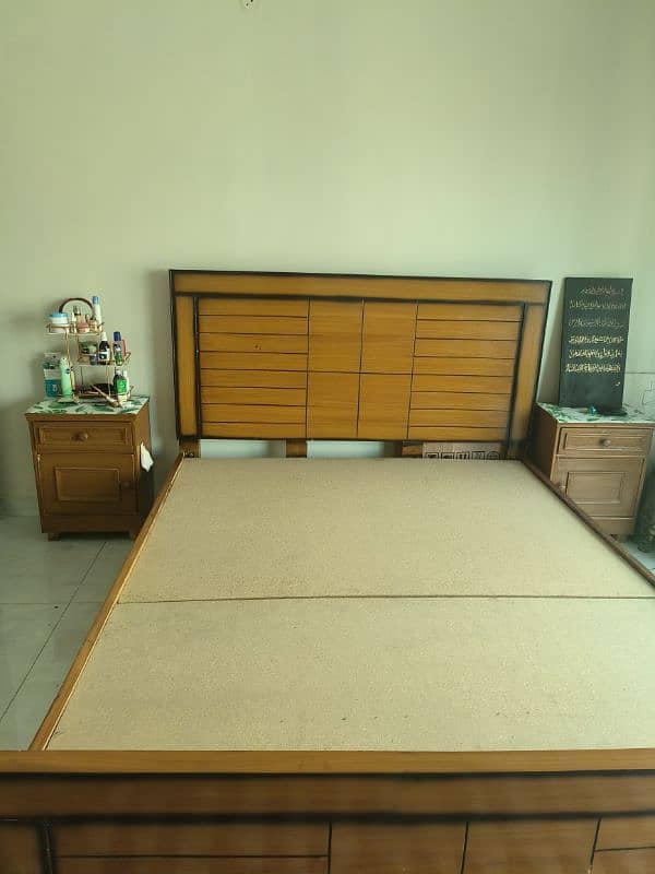 Queen size bed with side tables 3