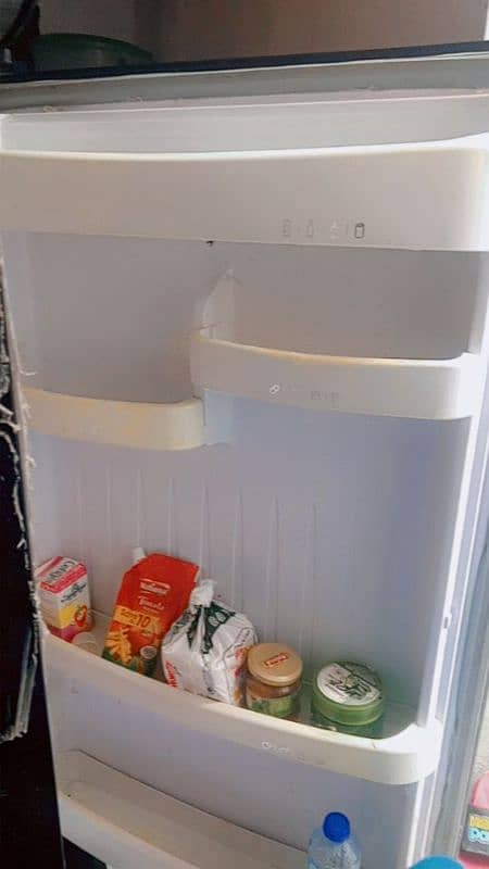 king size orient refrigerator for sell in new condition 3