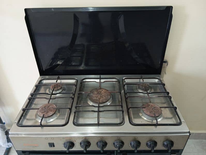 cooking range in good working condition 1