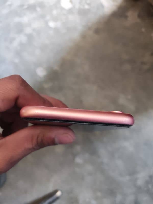 iphone XR  Lush Condition 03105011156 4