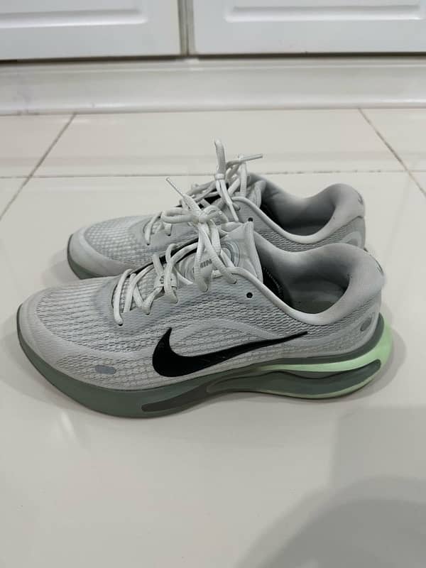 nike journey run US11 UK10 EURO45 0