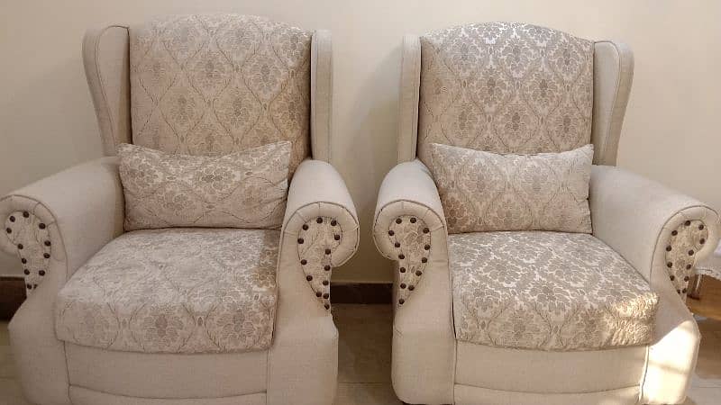 7 seater sofa v little used in good condition for sale. 7