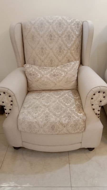 7 seater sofa v little used in good condition for sale. 8