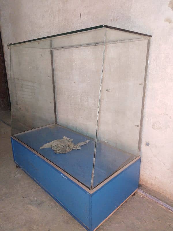 Shop Glass Display Stands for Sale 1