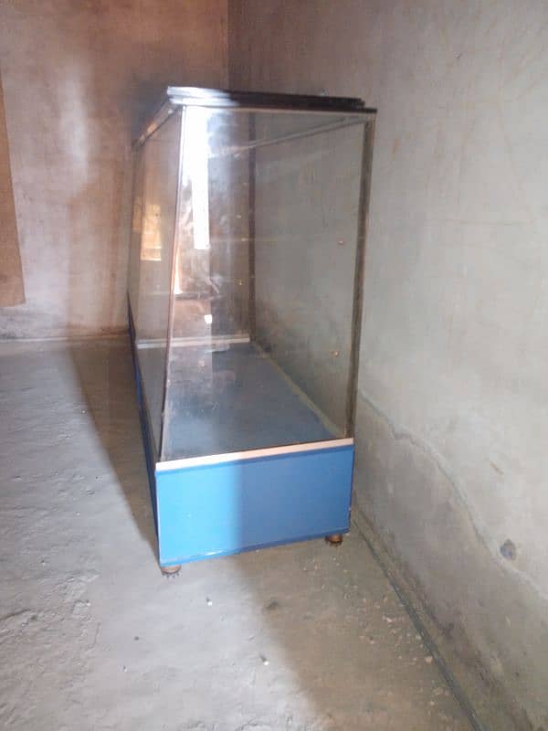 Shop Glass Display Stands for Sale 3