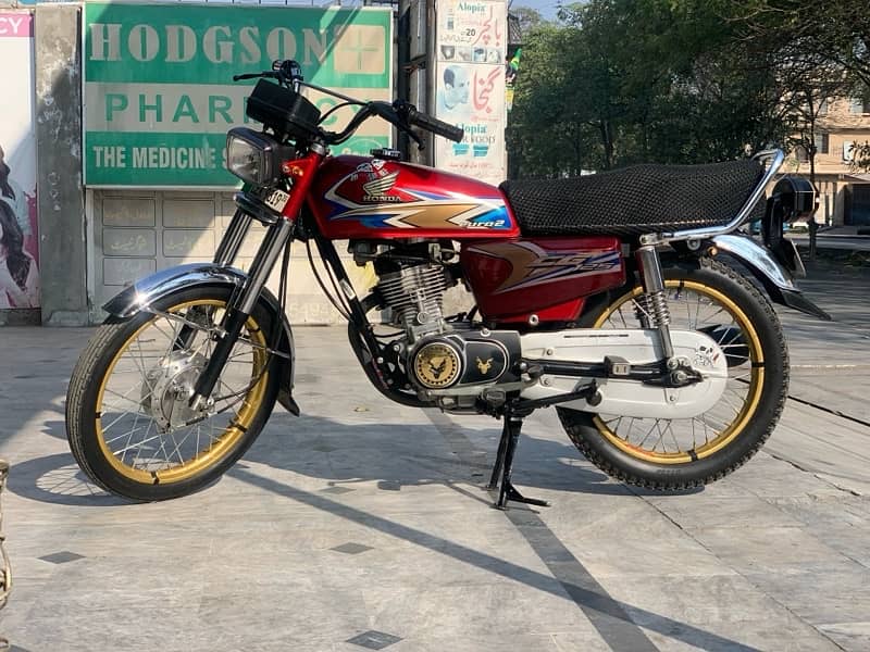 Honda 125 Brand New Condition 10/10 6