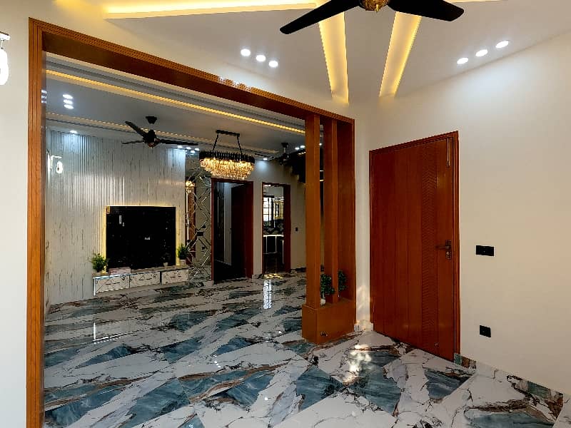 Prime Location 5 Marla House For sale In Central Park - Block BB Lahore 7