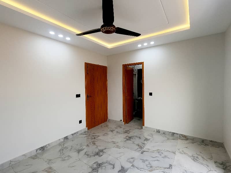 Prime Location 5 Marla House For sale In Central Park - Block BB Lahore 31