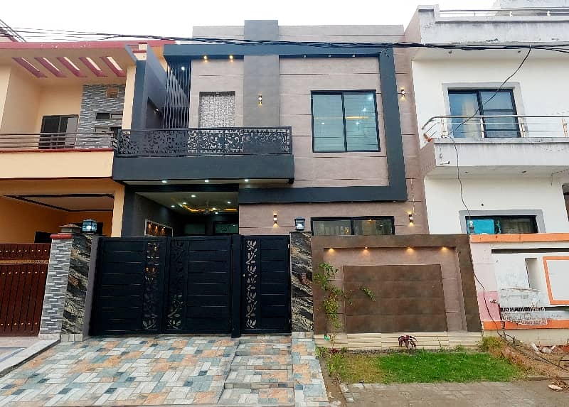 Prime Location House For sale In Beautiful Central Park Housing Scheme 0