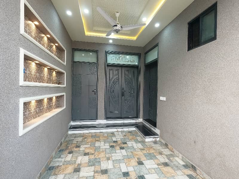 Prime Location House For sale In Beautiful Central Park Housing Scheme 3