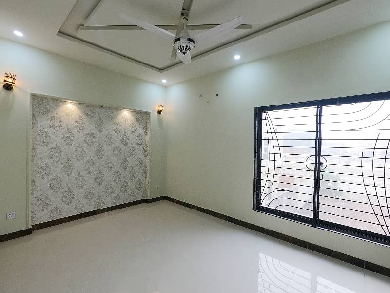 Prime Location House For sale In Beautiful Central Park Housing Scheme 14