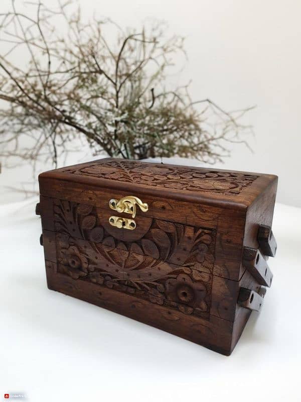 Beautiful carved jewellery box 2