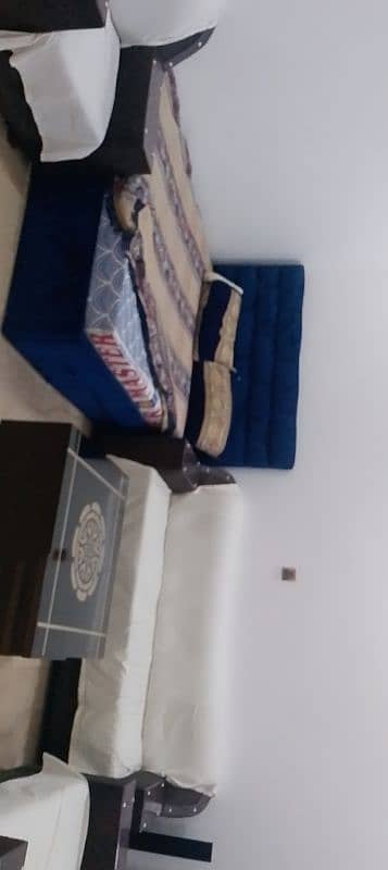 very new condition bed urgent sale with new matters 0