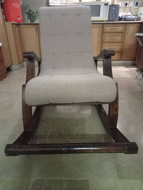 Rocking chair / Easy chair in best condition for sale 3