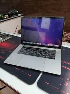 MacBook Pro 2017 – Core i7 | 16GB RAM | 512GB SSD | 4GB Graphics